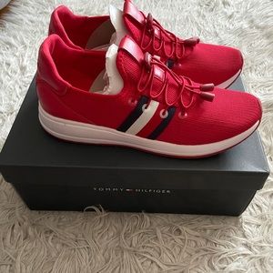 🎉HP!🎉👟NEW Tommy Hilfiger Sneakers Size 8👟